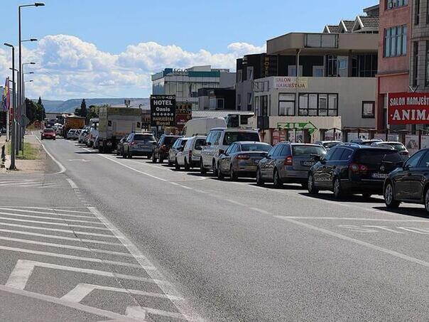 BIHAMK: Zbog protesta otežano jednom trakom se saobraća na više putnih pravaca