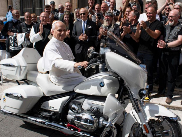 BMW donirao motocikl papi Lavu XIV