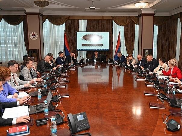 Cirkus u RS: Višković vodi staru Vladu, Minić “premijer” bez ovlaštenja