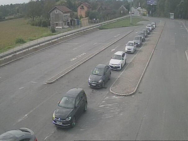 Duge kolone vozila na izlazu iz BiH na graničnim prijelazima Gradina i Gradiška