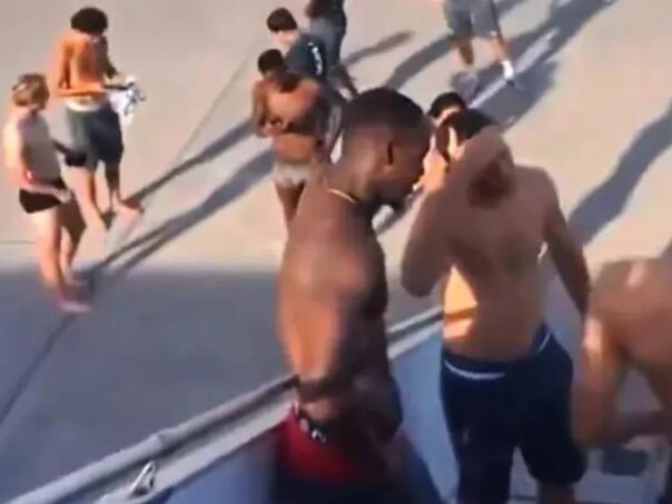 Haos u avionu Monaca: Klima otkazala, igrači se svlačili u donje rublje