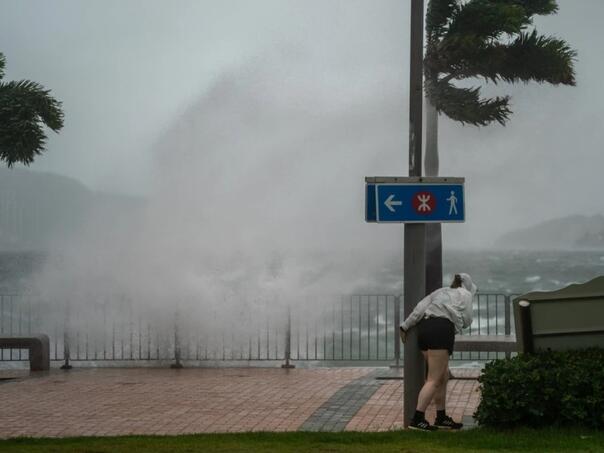 Hong Kong obustavlja letove: Grad se sprema na veliki tajfun