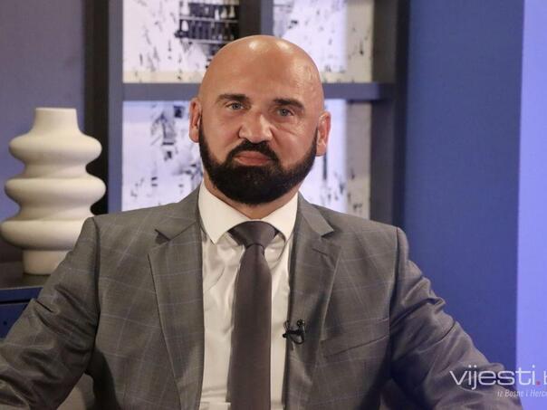 Isak: Svaki problem Srba nosi dva imena – Vučić i Dodik