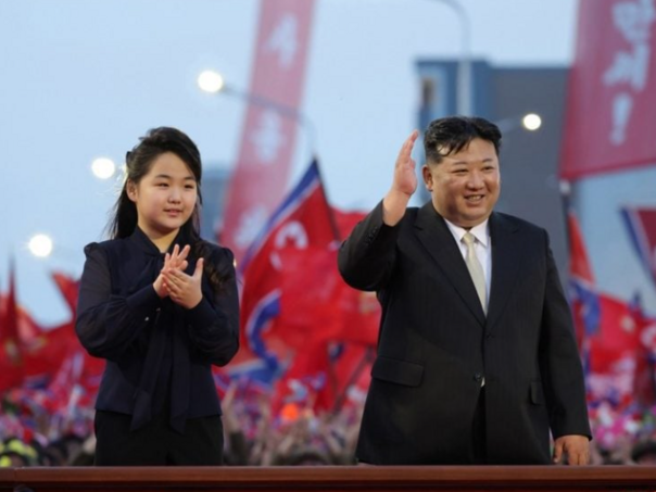 Misteriozna kćerka lidera Sjeverne Koreje prvi put van zemlje: Ko je ona i zašto ju je Kim Jong Un poveo?