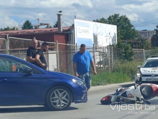 Nesreća u Azićima: Sudarili se motociklista i automobil