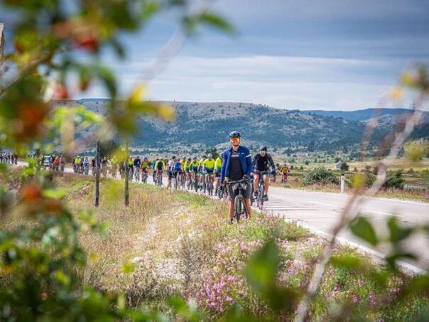Održana završna biciklijada “Rutom stećaka” uz učešće više od 100 biciklista