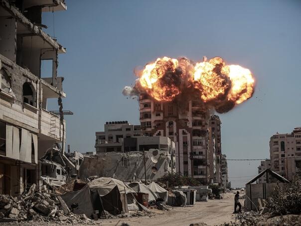 Palestinske porodice bježe iz Gaze, dok Izrael bombarduje njihove domove