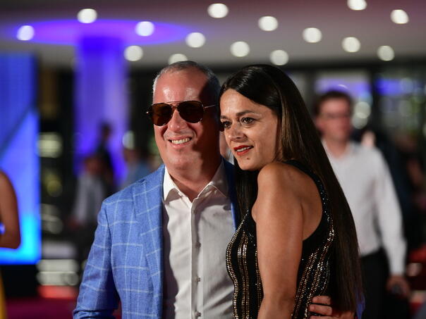 Rijetko je viđamo u medijima: Supruga Saše Matića je prava enigma za javnost