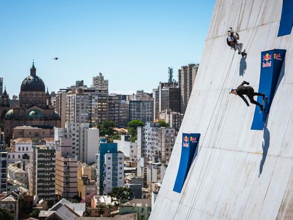 Sandro Dias skateboardom se spustio niz zgradu u Brazilu