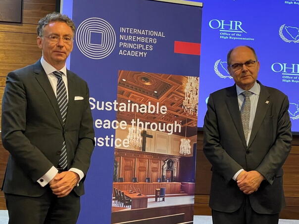 Schmidt: Zabranom negiranja genocida se ne ušutkuje javnost, time se štiti dignitet žrtava