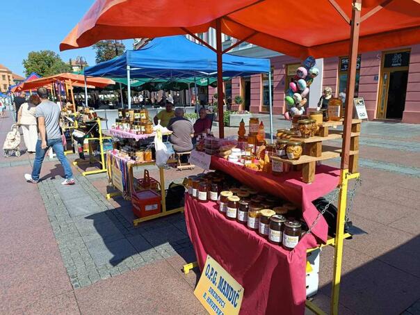 U Brčkom otvoren sajam pčelarstva, prisutno više od 50 pčelara