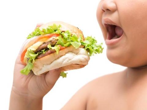 UNICEF: Prvi put u historiji više djece gojazno nego pothranjeno