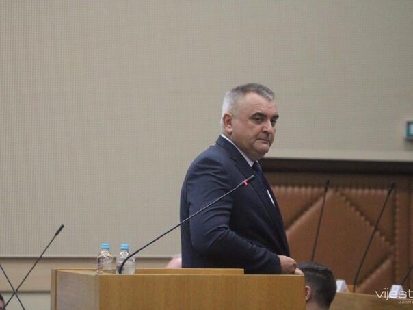 Uživo: Burna rasprava o izboru Vlade, od citiranja Njegoša do poređenja sa “Nadrealistima”