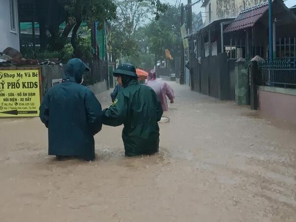 Vijetnam zatvorio aerodrome, evakuisano hiljade ljudi dok se tajfun Bualoi približava kopnu