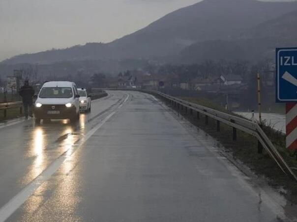 Vozači, povećajte oprez: Klizave ceste u većem dijelu BiH