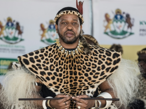 Zulu kralj izazvao profesora kulturologije na borbu štapovima