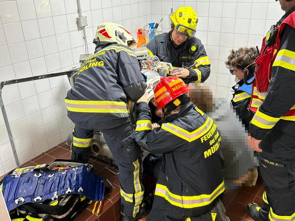 Djevojčica se uvukla u bubanj sušilice, spašena u složenoj operaciji