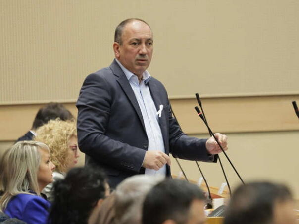 Crnadak: Prepadali ste narod i prijetili, sad zbog sankcija sve poništavate