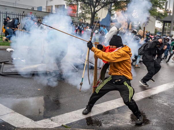 Demonstranti strijelama napali američku ambasadu u Bogoti