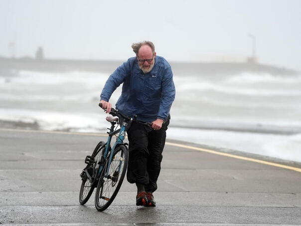 Oluja “Amy” pogodila Irsku, više od 184.000 domaćinstava bez struje