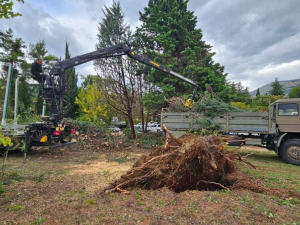 OSBiH pomažu u čišćenju posljedica nevremena u Mostaru