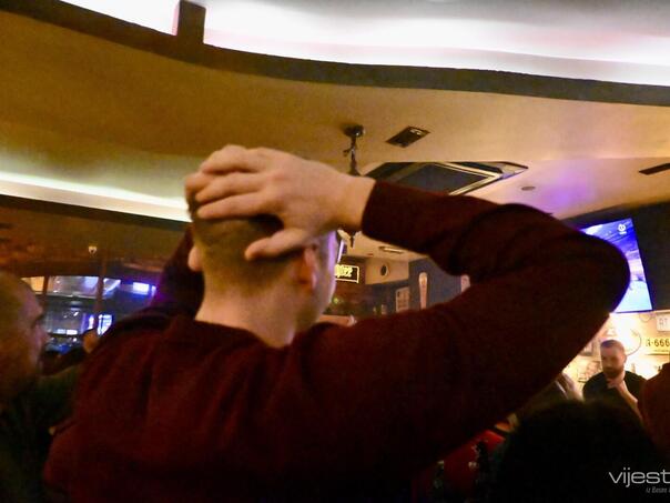 Navijači u Sarajevu tužni i razočarani nakon remija u Beču