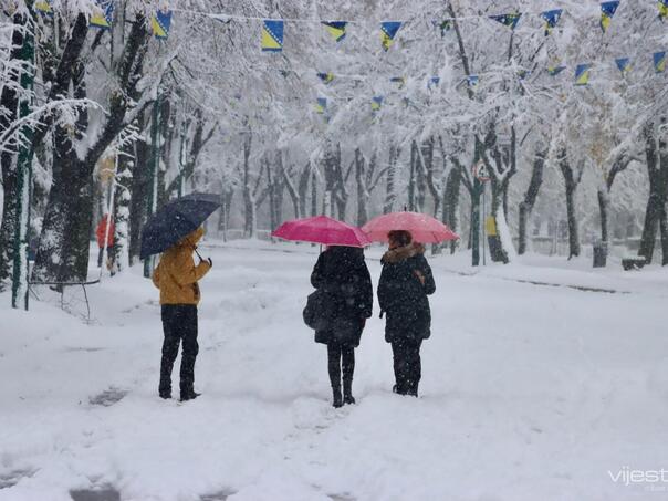 Snijeg zabijelio Sarajevo, čarobni prizori iz glavnog grada