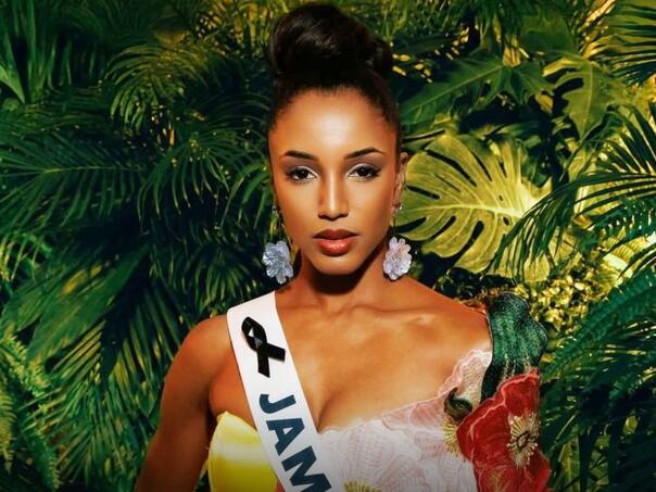 Video: Miss Jamajke završila u bolnici nakon pada na bini