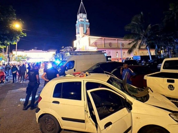 Predbožićna proslava završila tragično: Autom uletio u grupu, 10 mrtvih