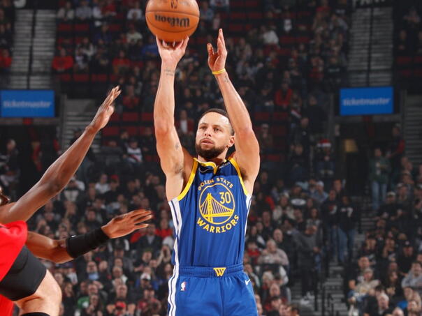 Fenomenalni Curry ubacio 48 poena i zamalo srušio rekord