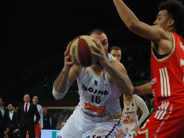 Kraj poluvremena u Zetri: Zvezda ubjedljivo vodi