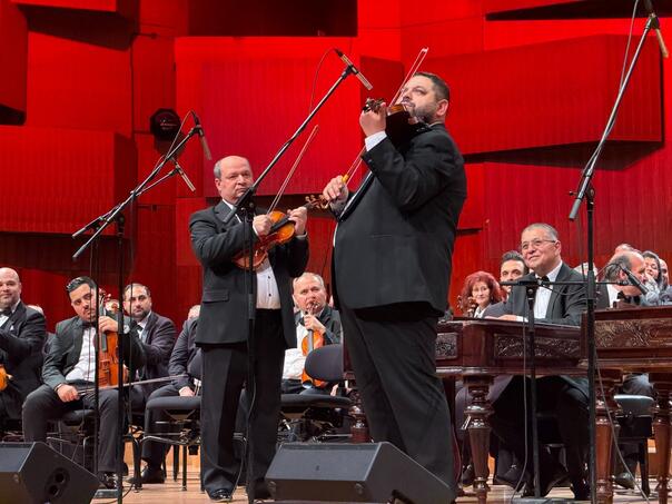 Mađarski orkestar “100 romskih violina” oduševio Zagreb