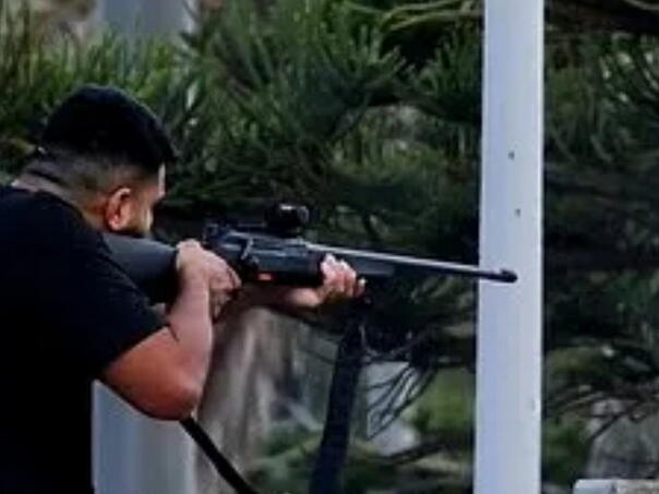 Video: Uznemirujuće scene, savladan napadač u Sydneyju