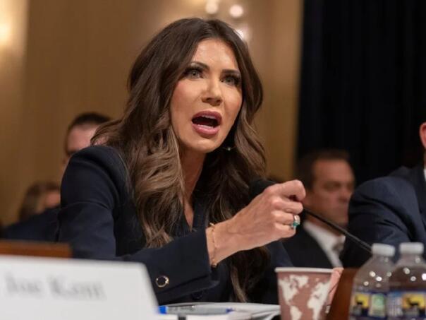 Trumpova ministrica uhvaćena u laži, pobjegla iz sale